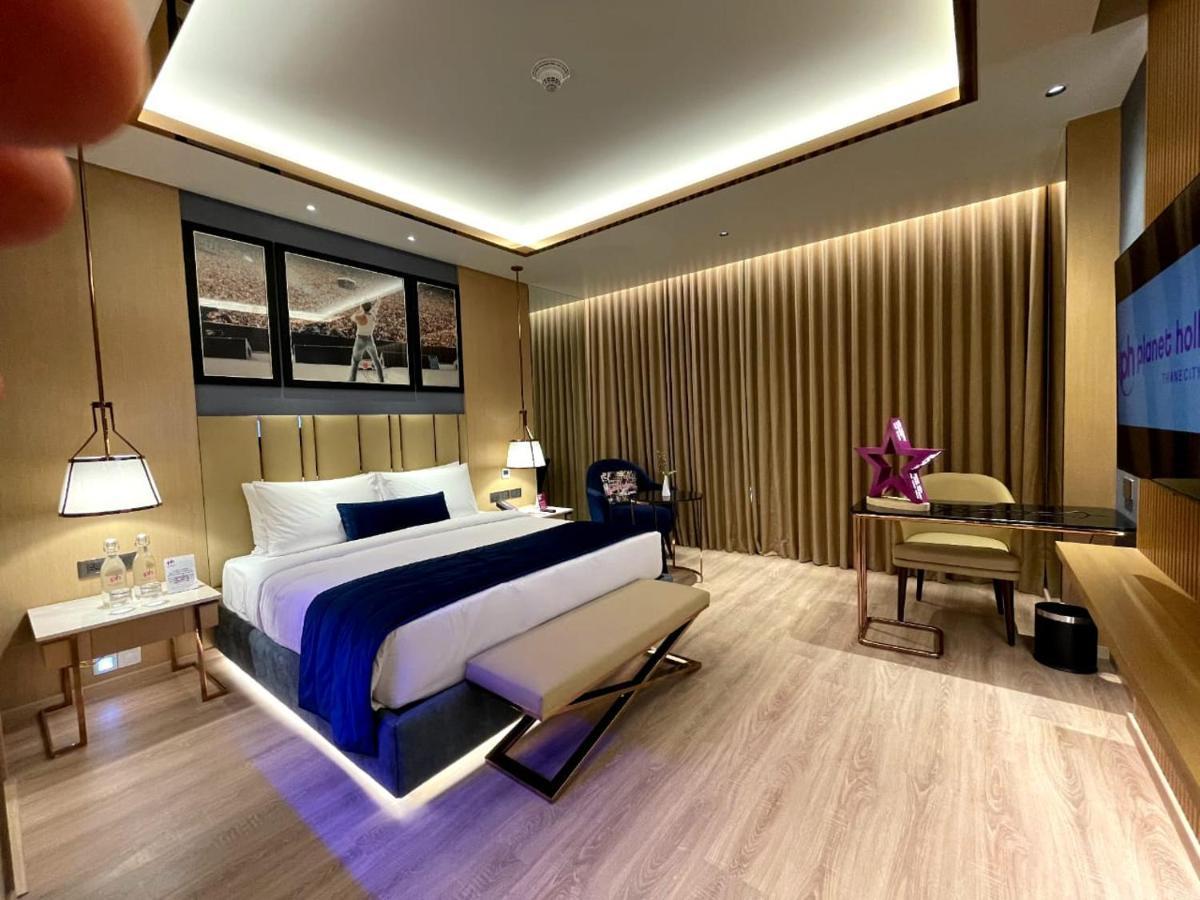 Planet Hollywood Thane Εξωτερικό φωτογραφία